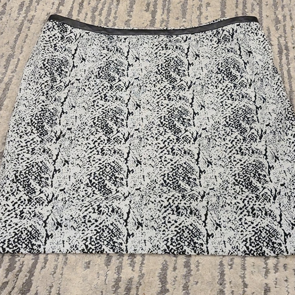 NWT Planet black and white pattern skirt